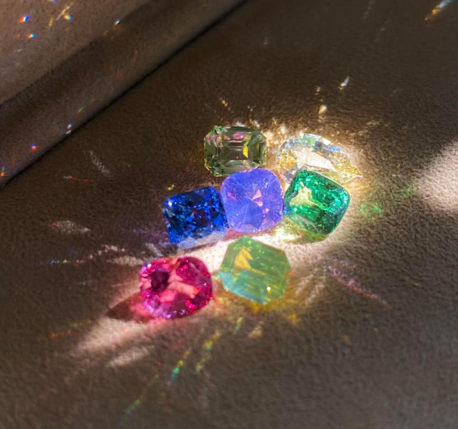 万般努力不如命运轻描一笔。
我邻居养殖虾的，08年开发拆迁赔偿800多万，15年