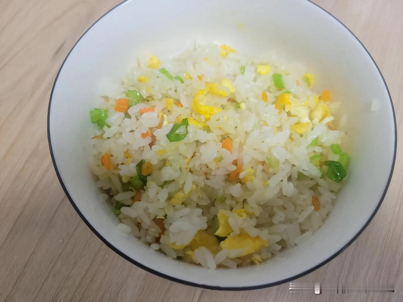 前几天参加了一个朋友家孩子的婚宴。婚宴上遇见一个很熟悉的老朋友。说起她女儿，她很