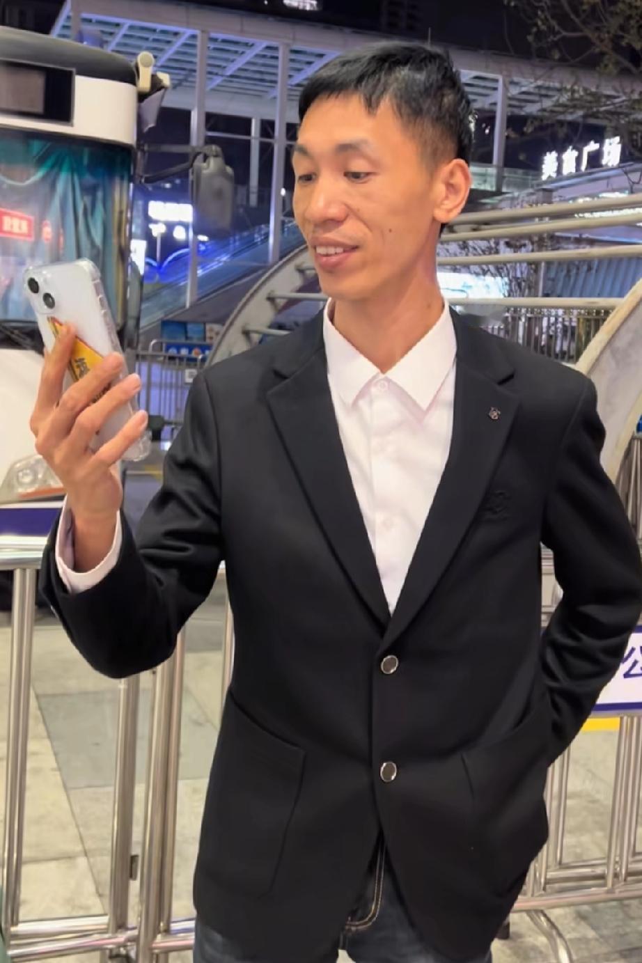 李鑫和养家哥哥都清空了所有的视频，养家姐姐也清除了关于寻亲的视频，不知道发生了什