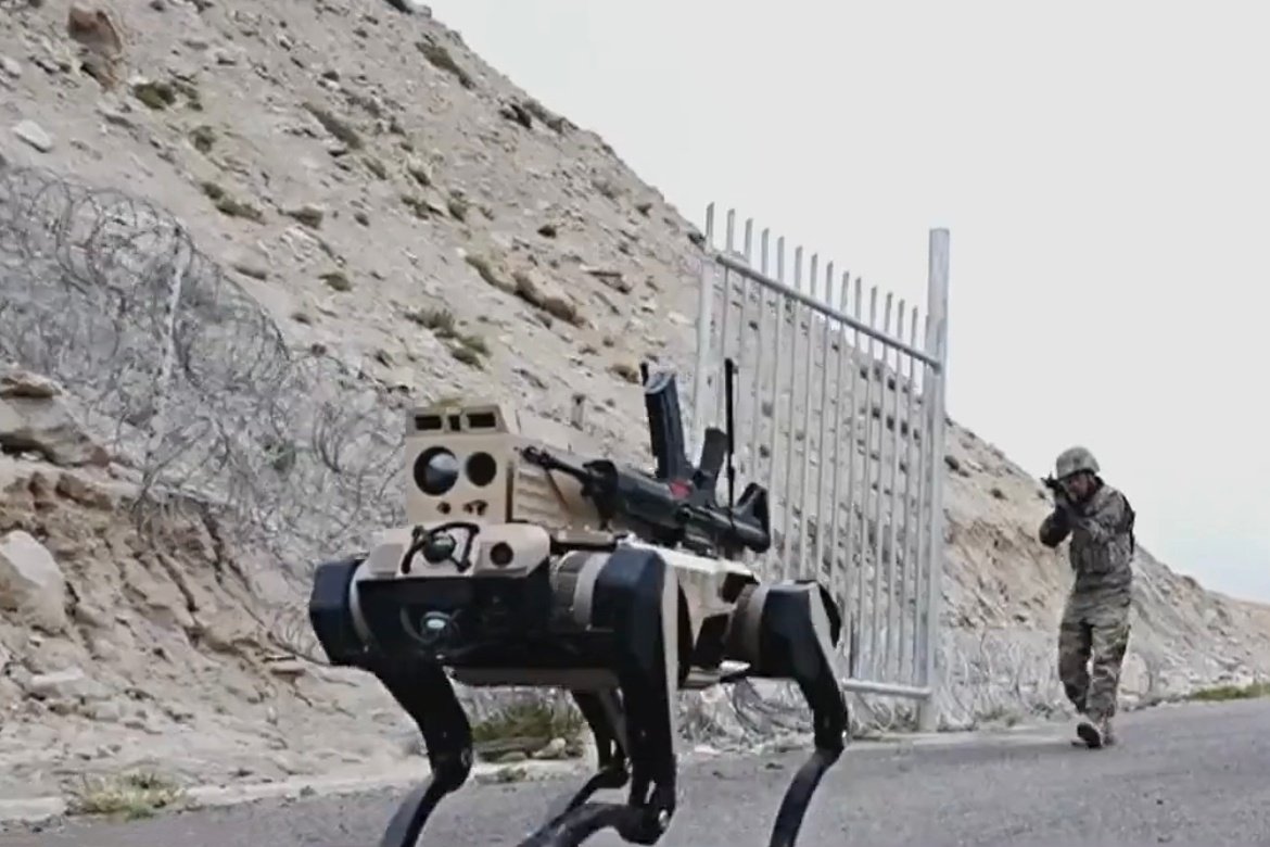 军警单位和民企搓的无人作战系统搭载191步枪的机器狗和小车车 ​​​