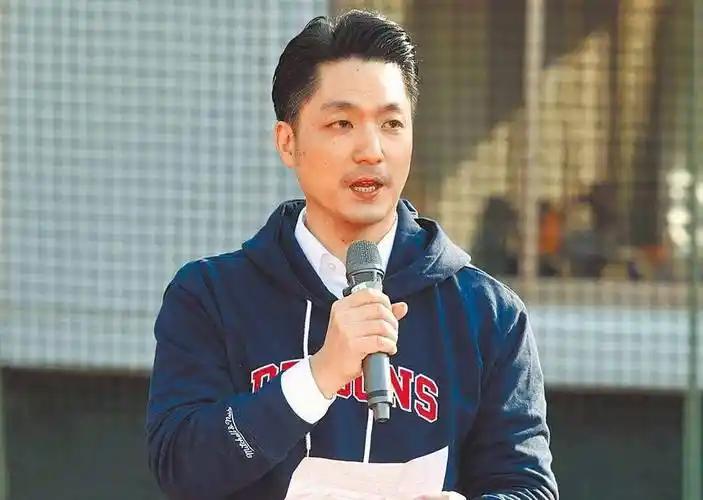 ·郑丽文：我们是中国人 

蒋万安回应：我是中华民国国民
同样是国民党的核心人物