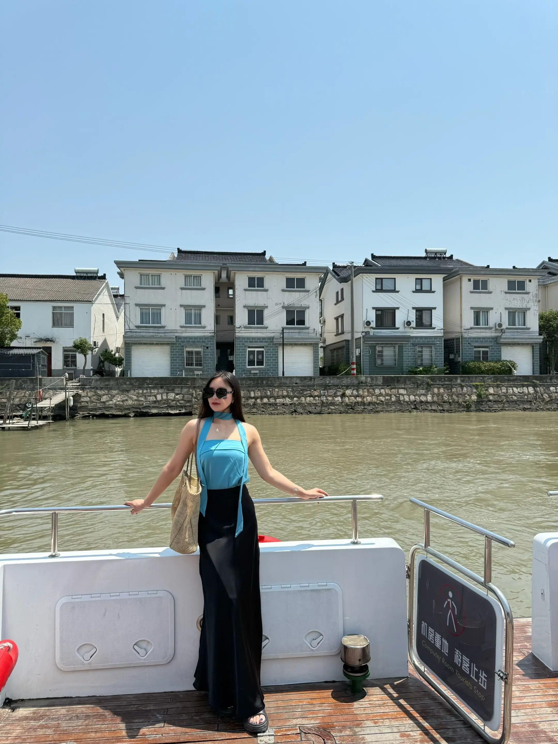 一个人走过太多无助的路 后来遇到再难的事 都不觉得算什么