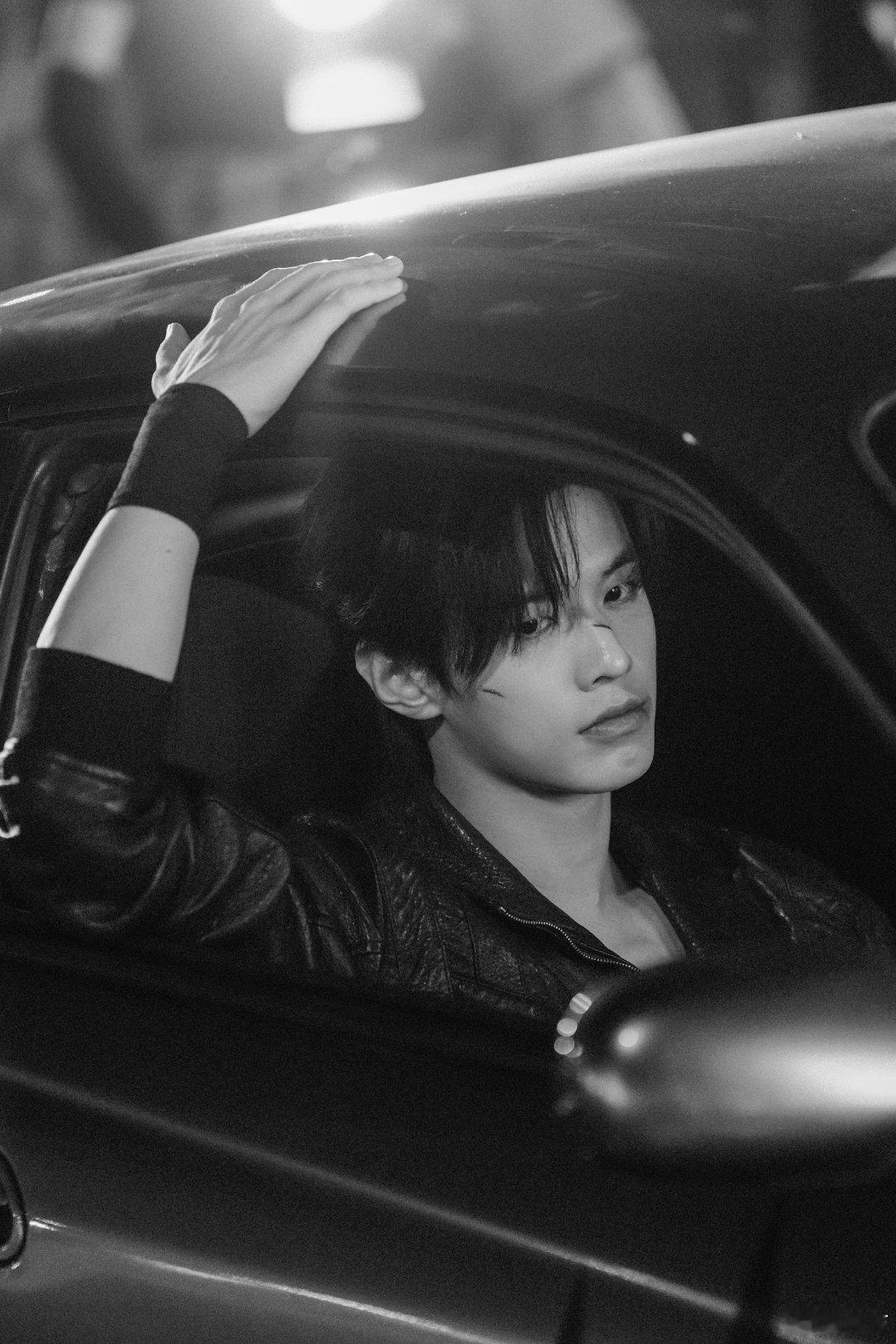 何与何与好MAN的一张脸 简直就是把我钓成了翘嘴了呀，说实话《双轨》何与好MAN