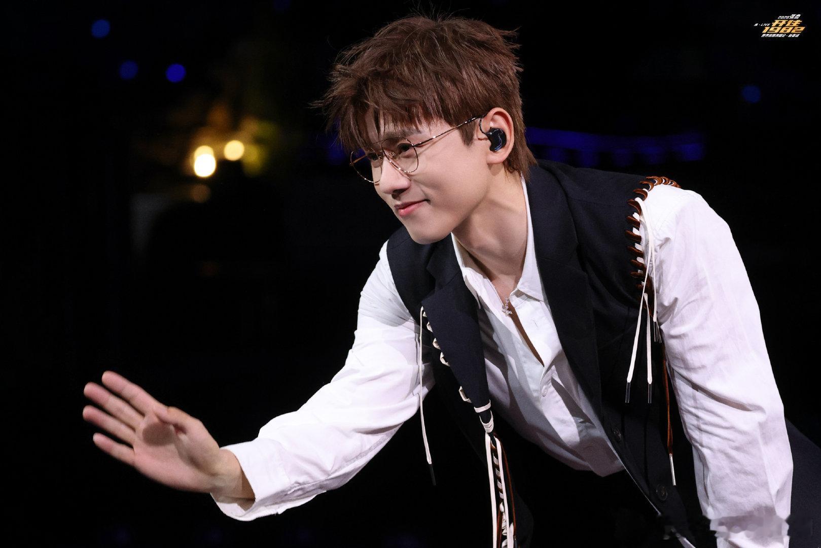 张杰成都演唱会年味十足 张杰把新春游园搬来演唱会 张杰成都演唱会的新春游园会太顶