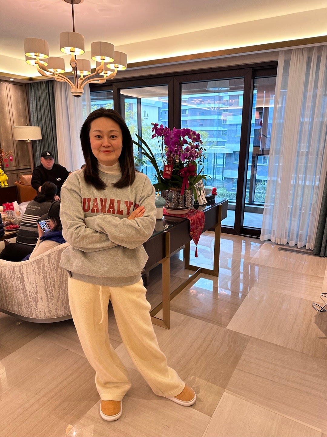 22年底做的纪念卫衣，今天我姐当模特，两款同框你们平时有穿吗！哈哈哈  ​​​