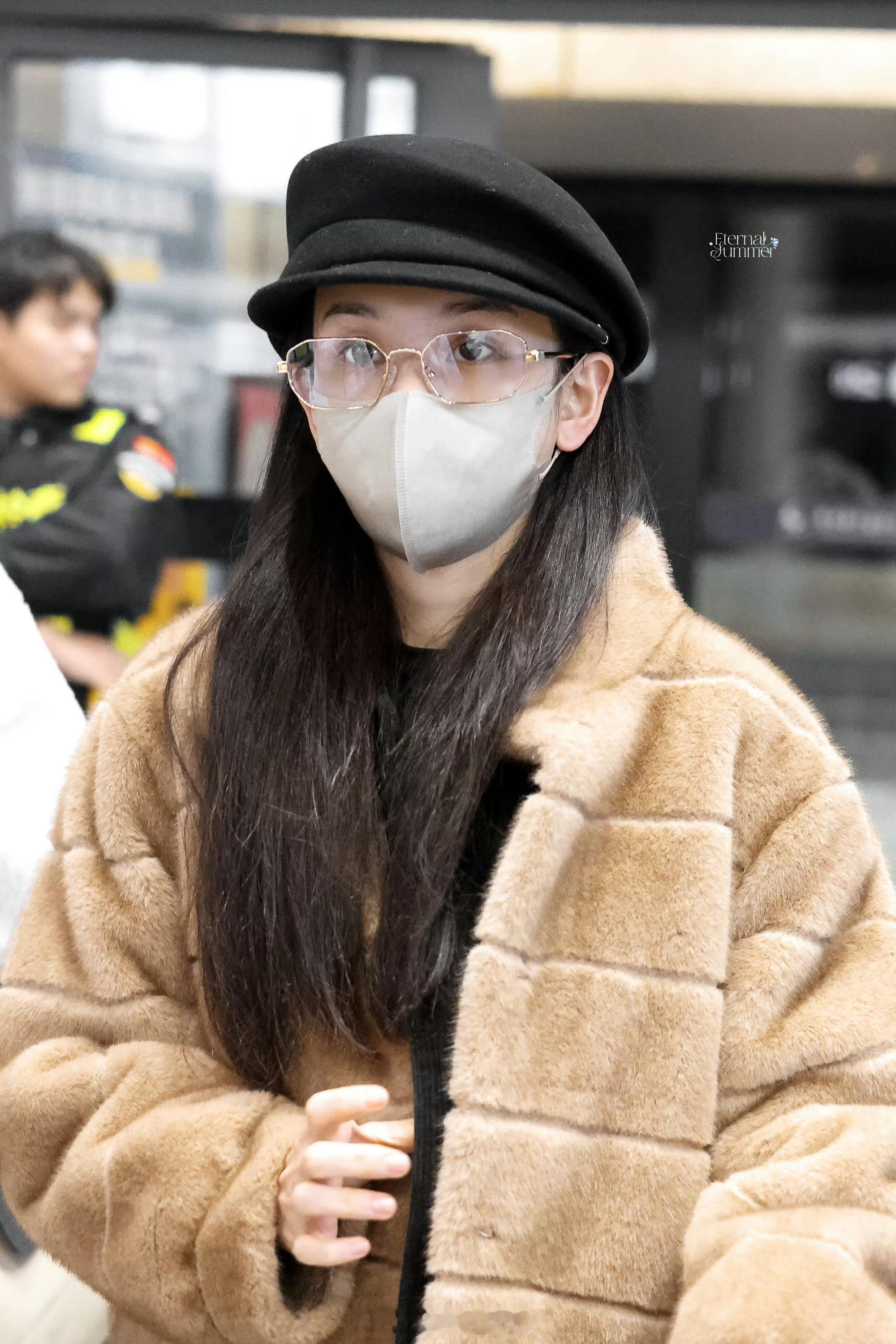 宋祖儿出发星光大赏了宋祖儿出发海口参加星光大赏 期待女神闪耀星光大赏 