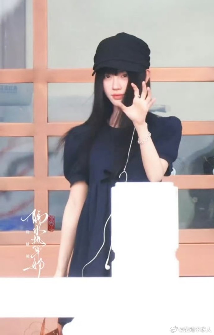 鞠婧祎有线耳机 鞠婧祎有线耳机好像青春偶像剧女主~鞠婧祎耳机掉了