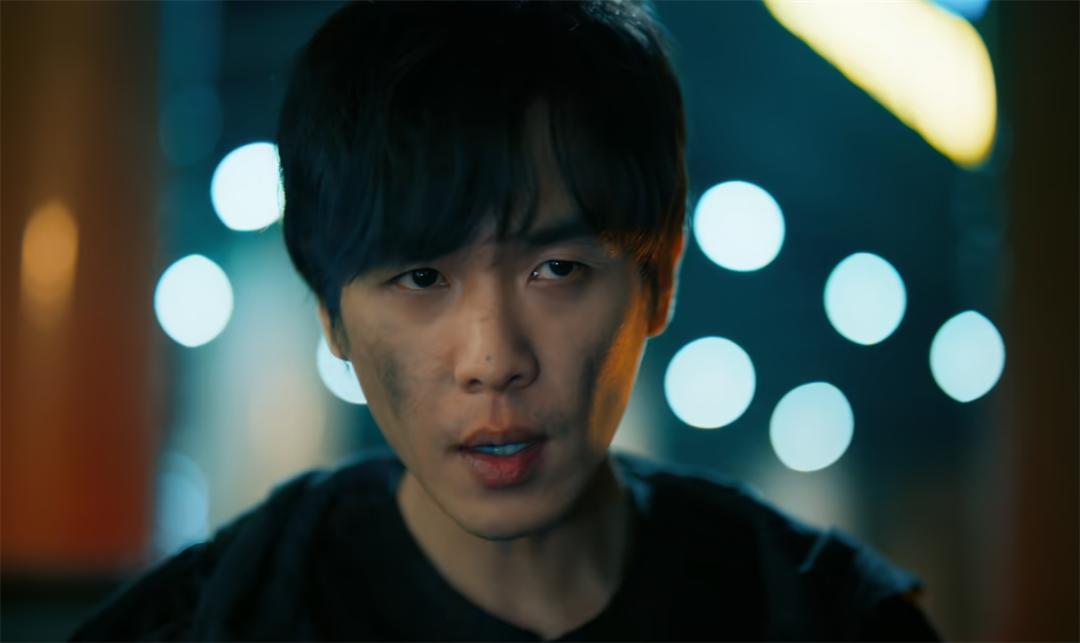 《人之初》今天中午12点登陆鹅厂的“X剧场”。
《人世间》导演李路执导、《坚如磐