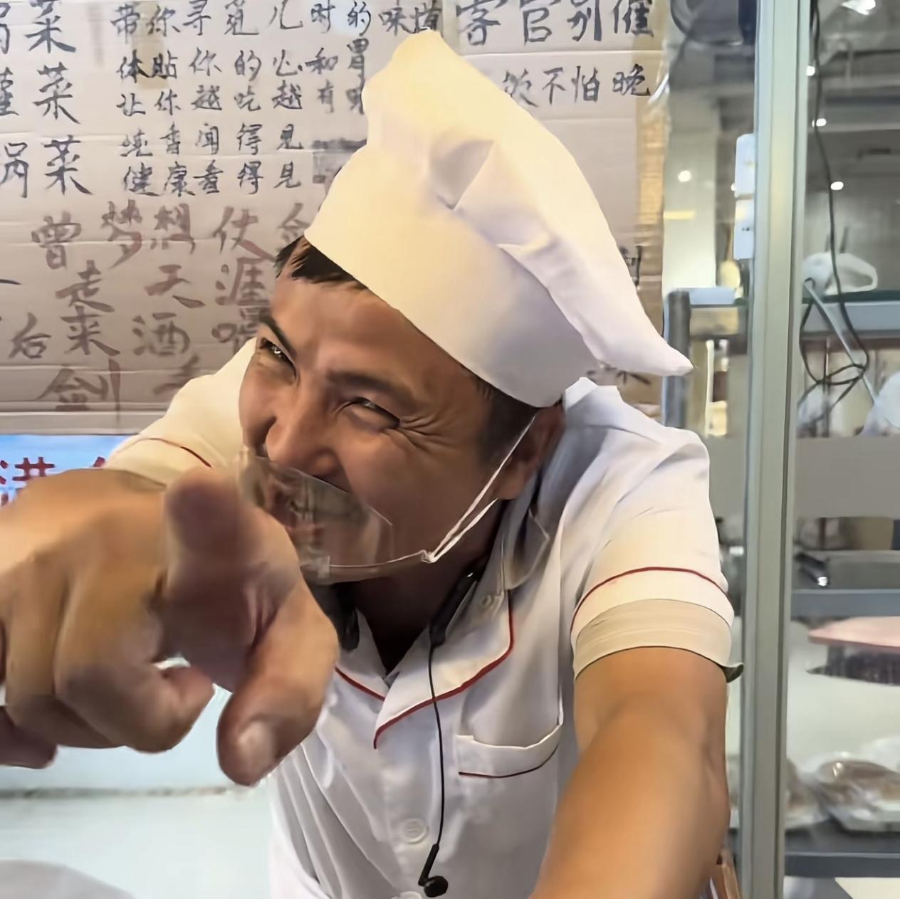 朋友们，请问这人是谁？估计很多人不认识吧？