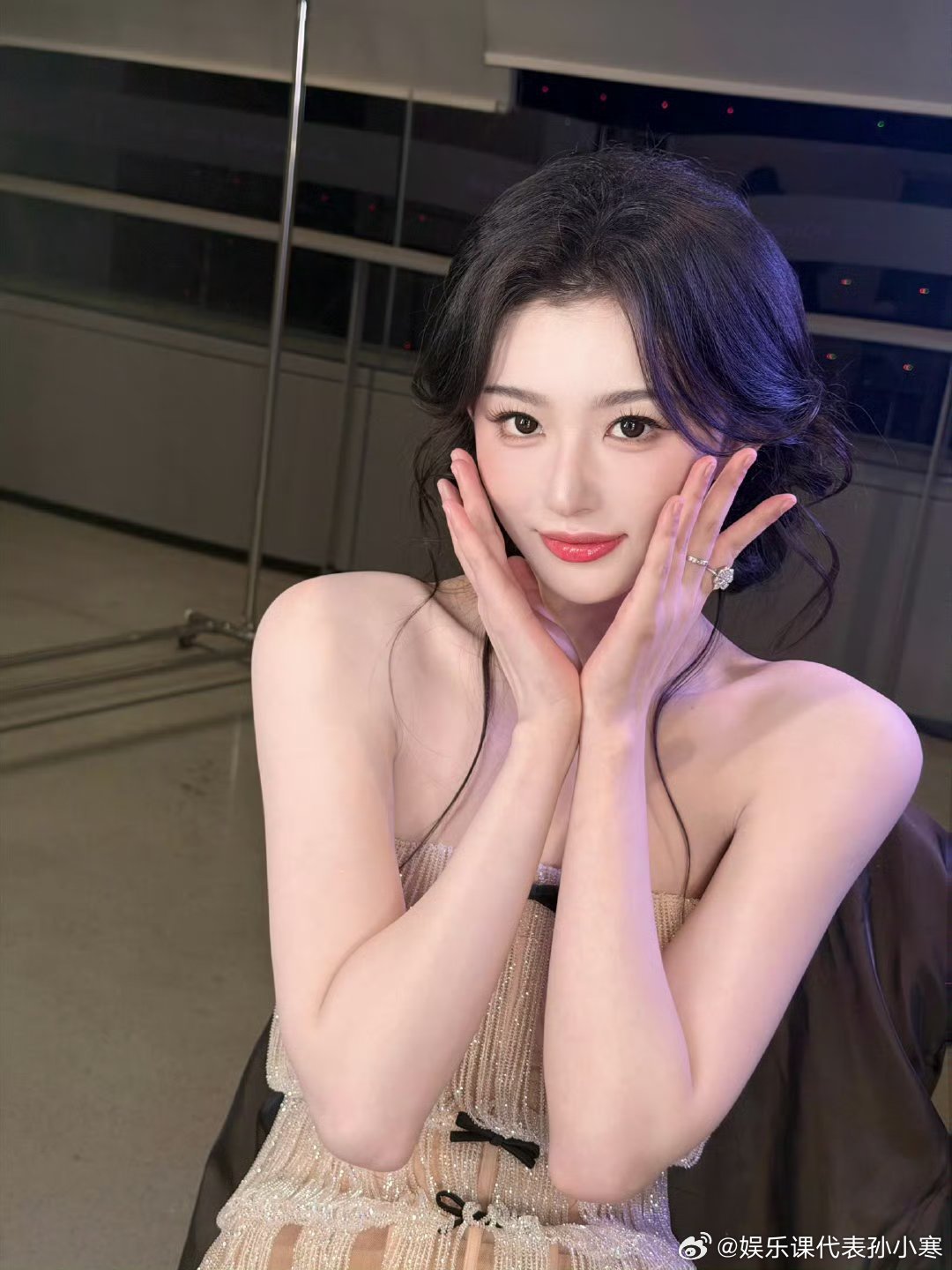 孔雪儿你让我在外面很有面子孔雪儿俞浅浅回到现代了狠狠懂这种每天被孔雪儿美貌暴击的