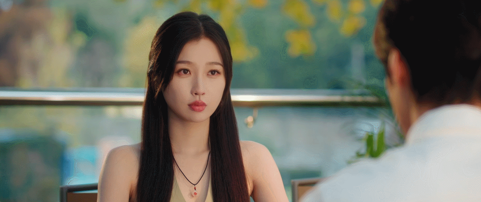 谁懂双轨这个镜头的宿命感双轨镜头太会拍，靳朝姜暮明明还在乎却要遗憾收场，角色拿捏