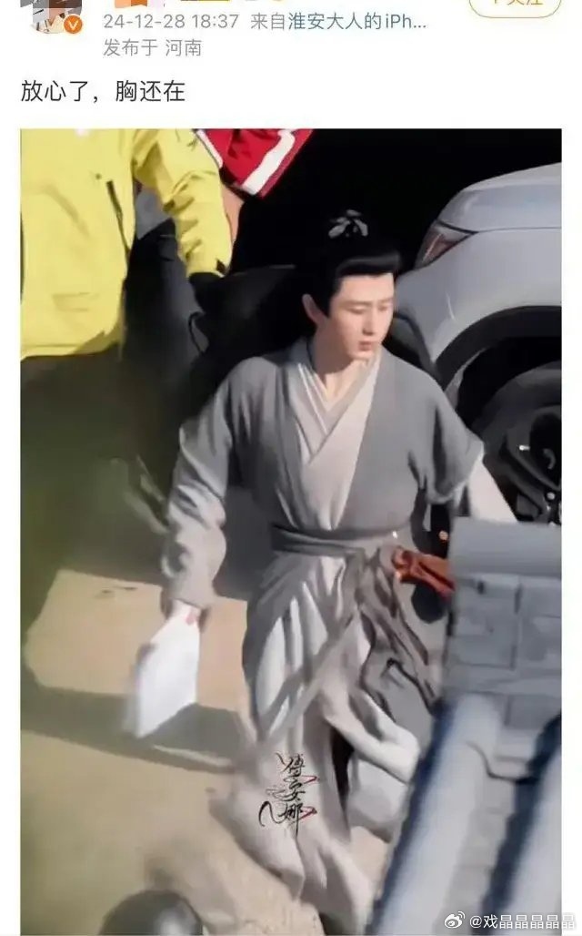 嬷嬷就关心偶像的胸啊、腿啊的。所以各种透视装、蕾丝装、大冷天穿短裤。 