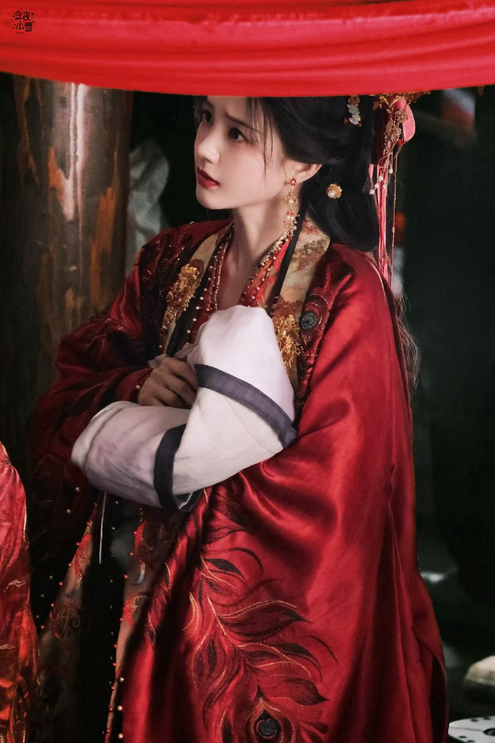 李一桐痛失艺名后首个作品李一桐李雪身份出道后首个作品 李雪（李一桐）今晚带着范云