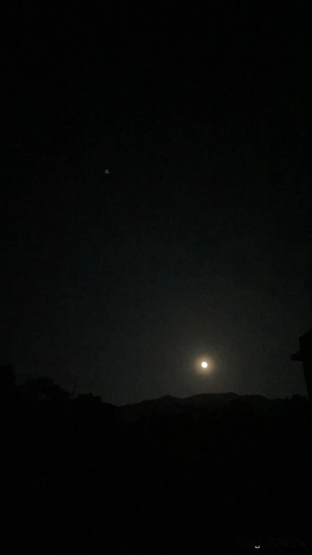 最近爱上一款小游戏
有空就玩一下小游戏
这两天都没有来头条了

玩游戏玩着玩着就