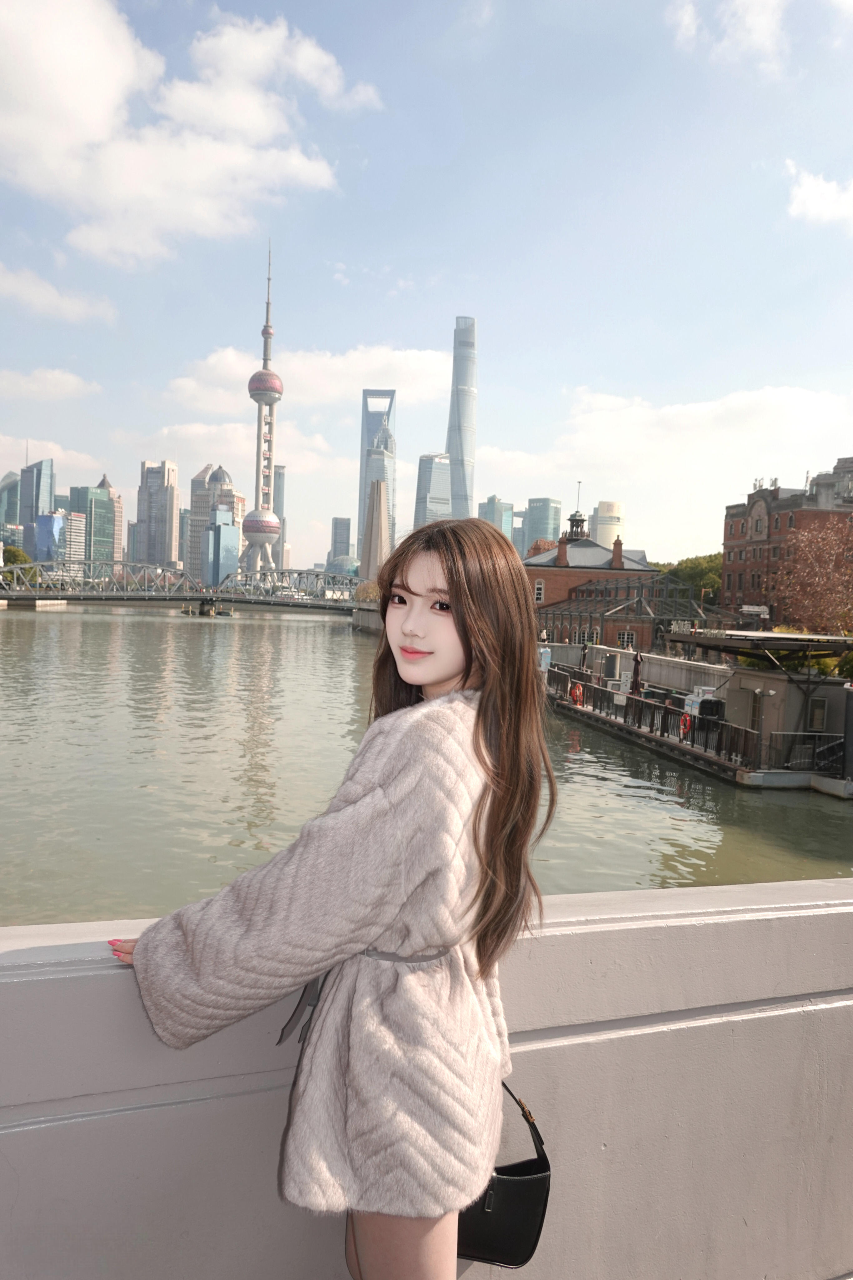 我以为分开就好了 结果泪水越抹越多了 