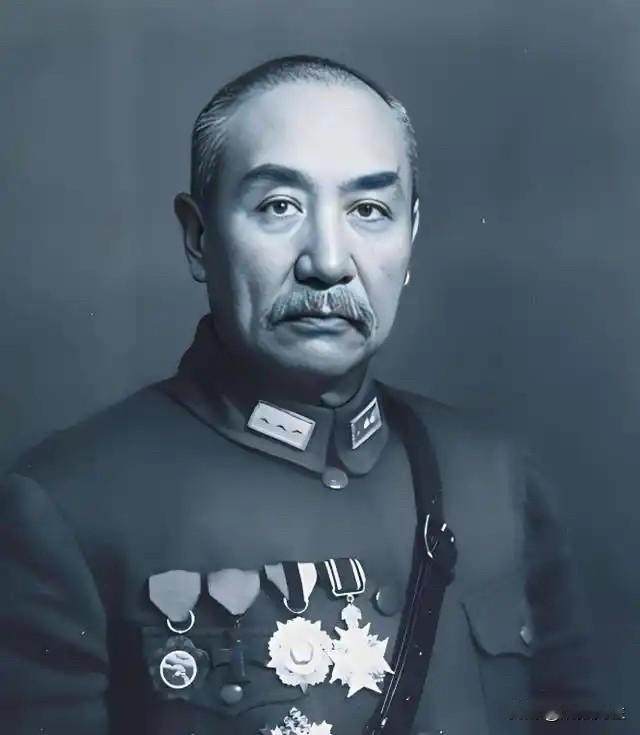 1914年，31岁的阎锡山在岳父的安排下，纳了14岁的徐兰森为妾。
洞房花烛夜，