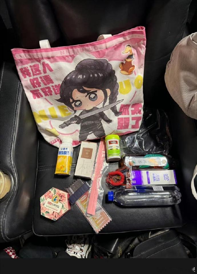 热巴新剧伴手礼大方贴心，还为角色坚持不吃晚饭瘦6斤，对工作的投入超动人 