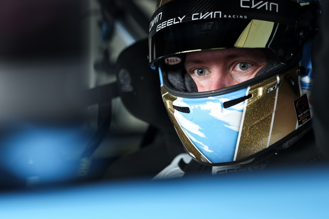 赛道的意义，从来不止引擎轰鸣和赛场输赢，藏在背后的是一脉相承的热爱，还有多年不变