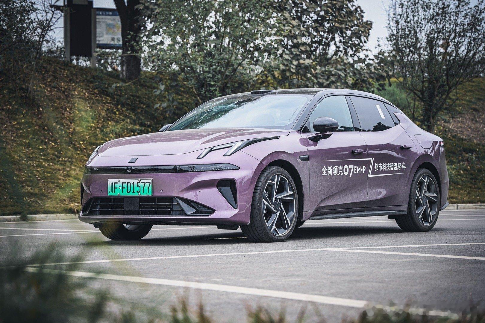 今天拍了两台车一台是领克另一台也是领克领克07em-p领克08em-p米帅试车 