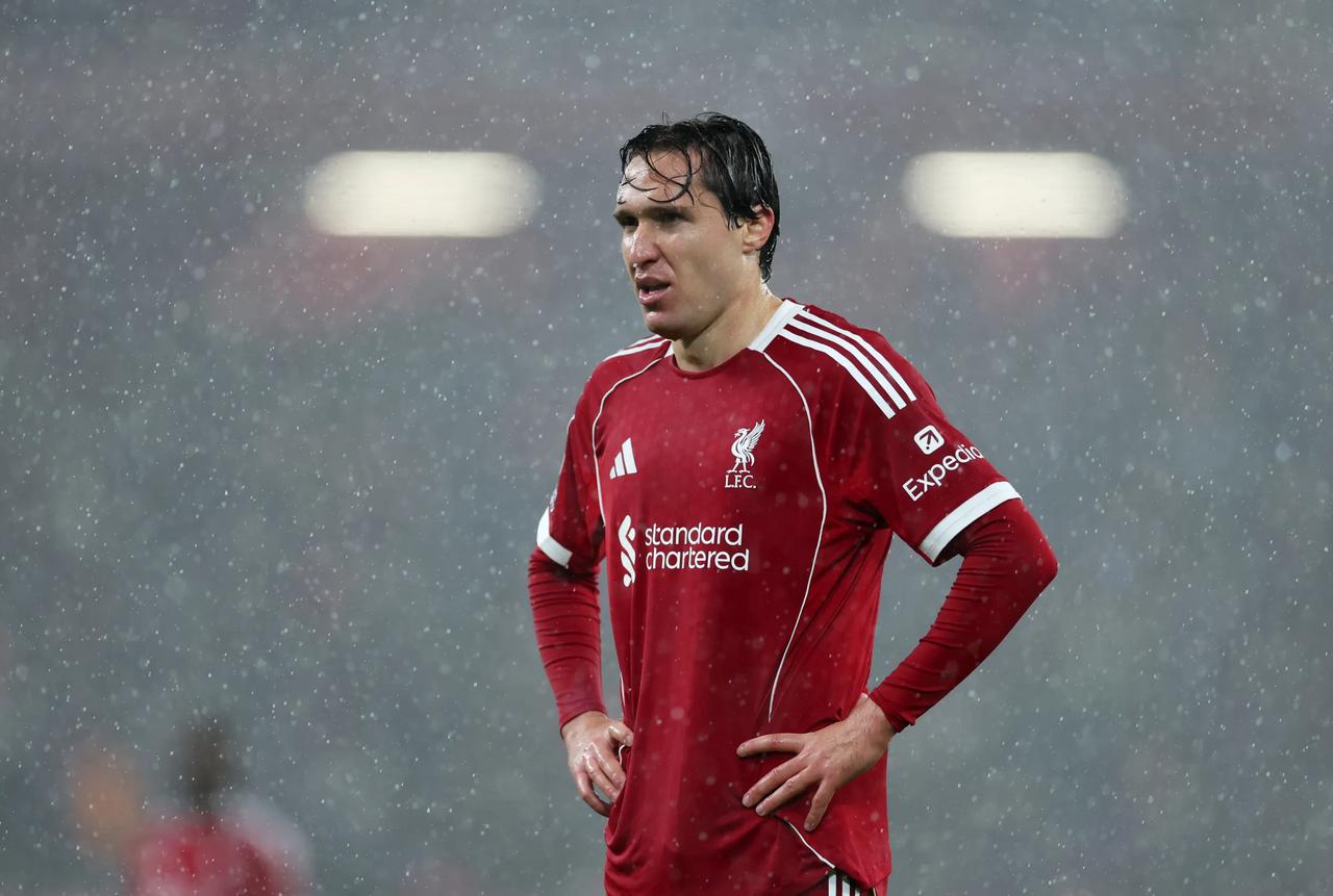 过去，基耶萨曾多次接到来自意大利的邀请。拿波里和罗马都曾尝试引进他，但他都拒绝了