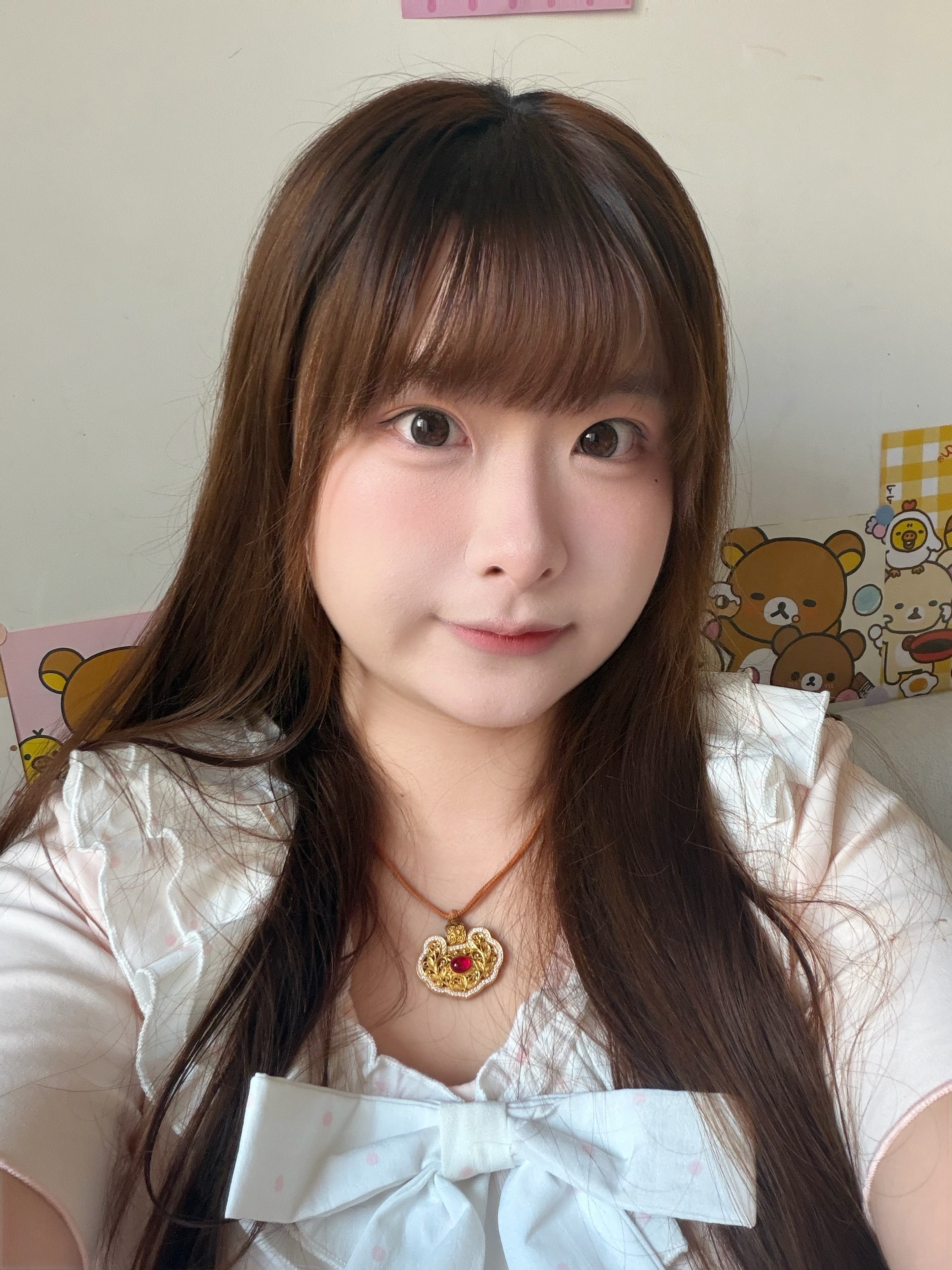 我们的关系可以像毛绒玩具一样简单吗 你戳一下我我就会对你说话 你抱住我我也抱住你