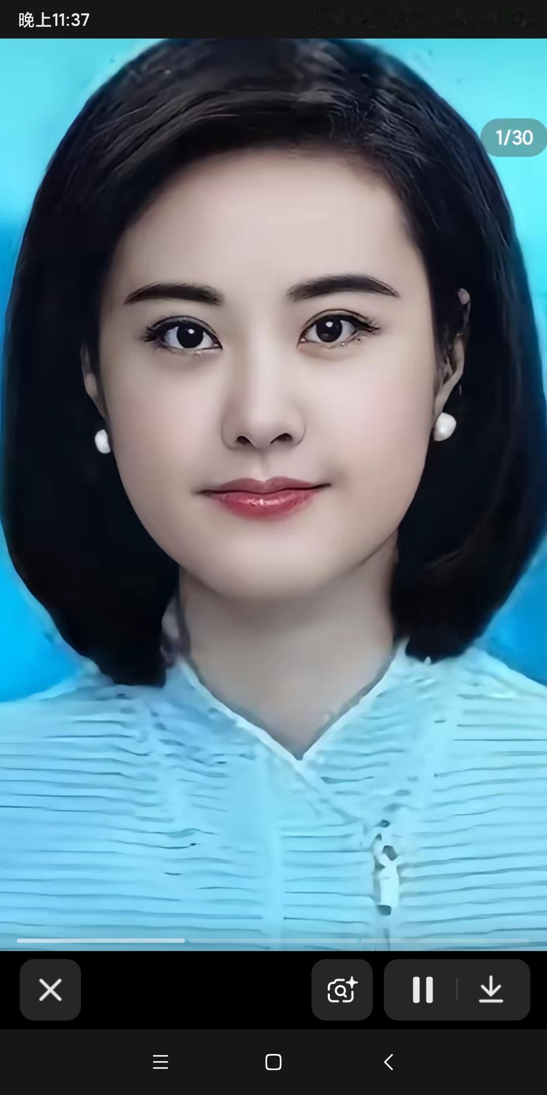 央视美女秦芳，宛如一颗在主持界闪耀的明星。
1981年7月17日，秦芳出生于重庆