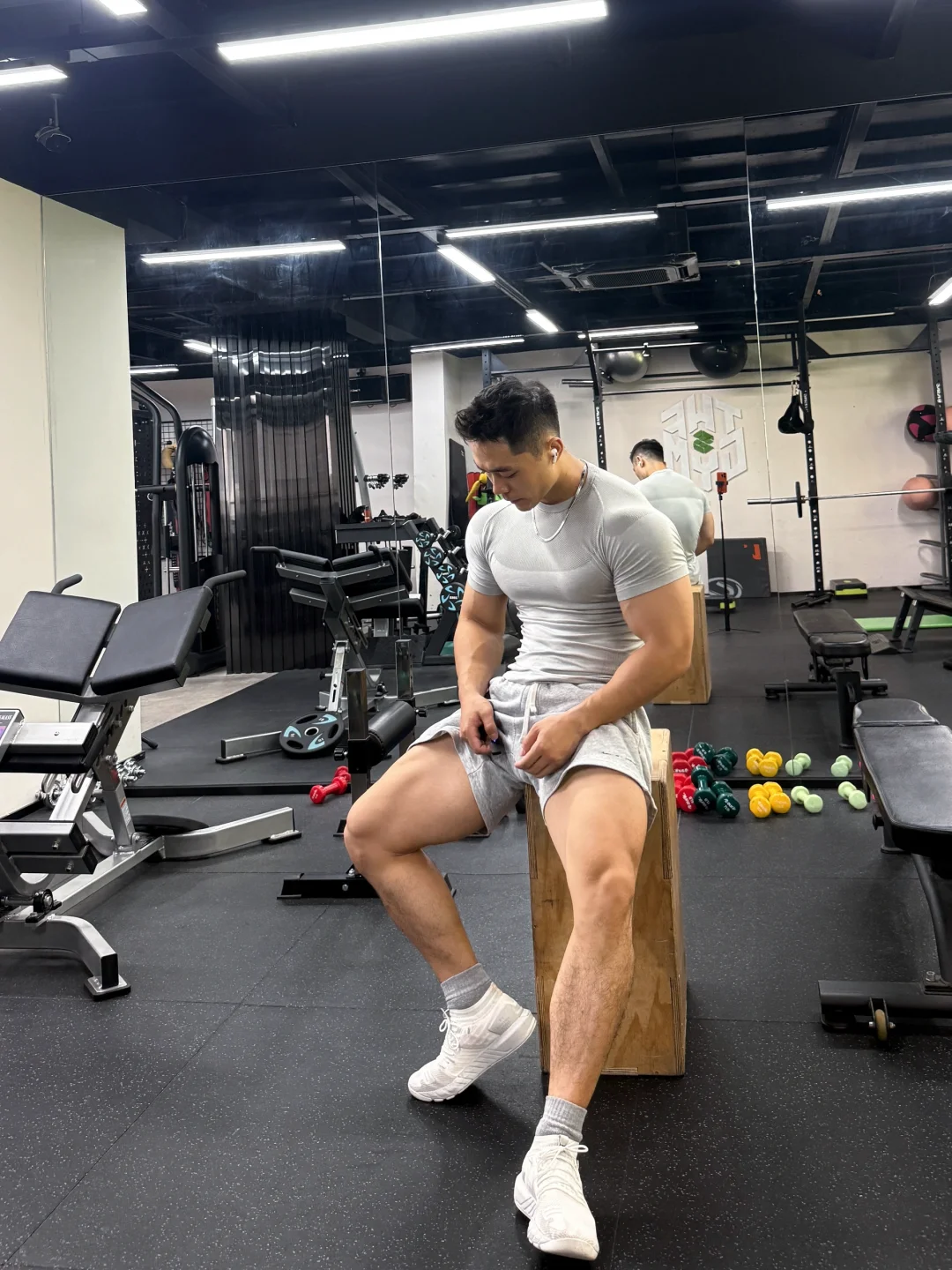 这个年纪穿紧身衣有点害羞