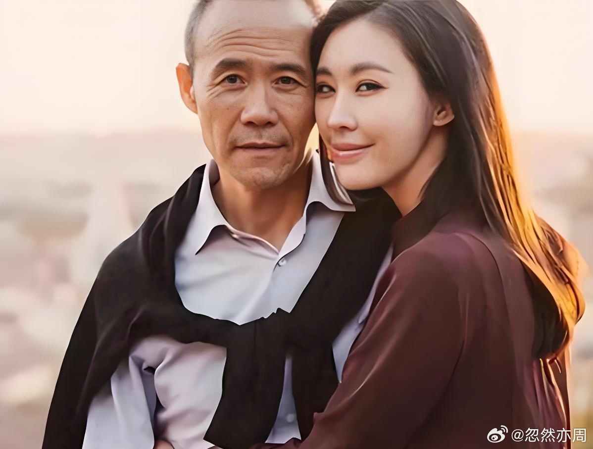 《老王和小田田》1、这些天，关于王石和田朴珺的口碑有点跑偏，似乎大家都不看好他们