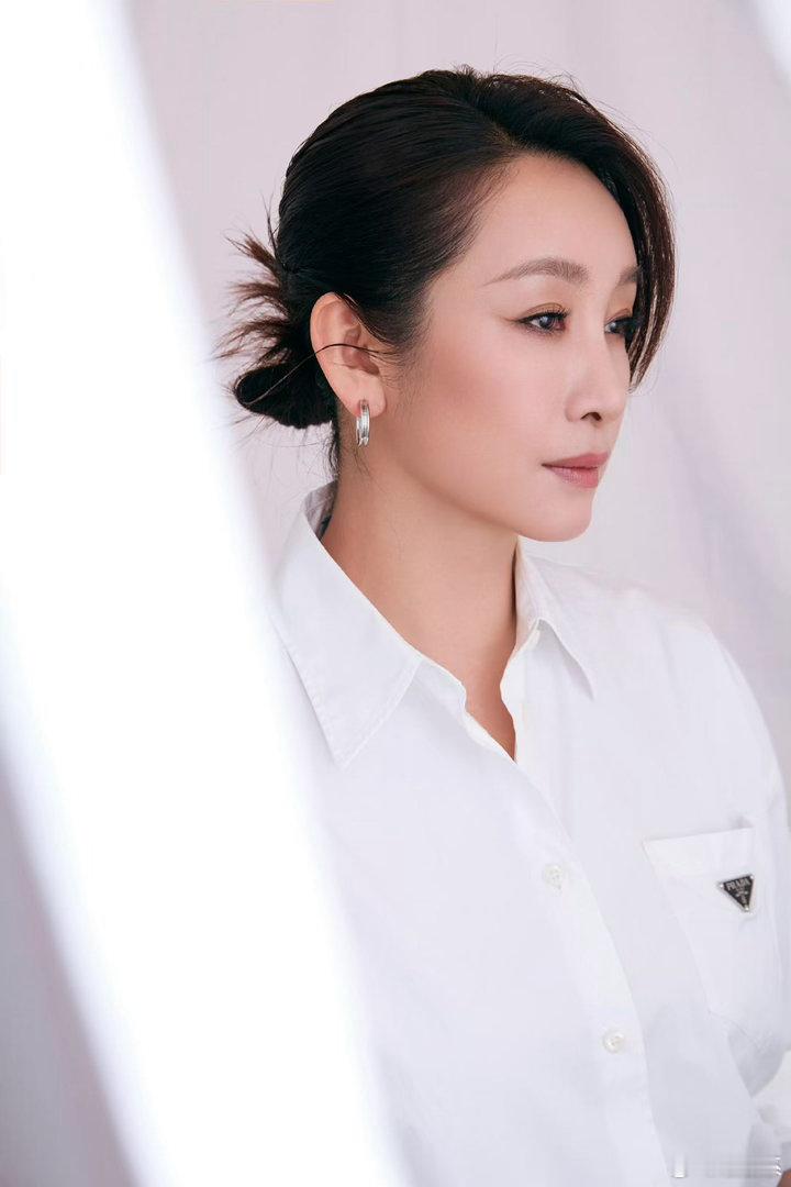 秦海璐正宗刀马旦出身 正经科普：秦海璐不是只会演戏。人家刀马旦出身，戏曲底子厚着