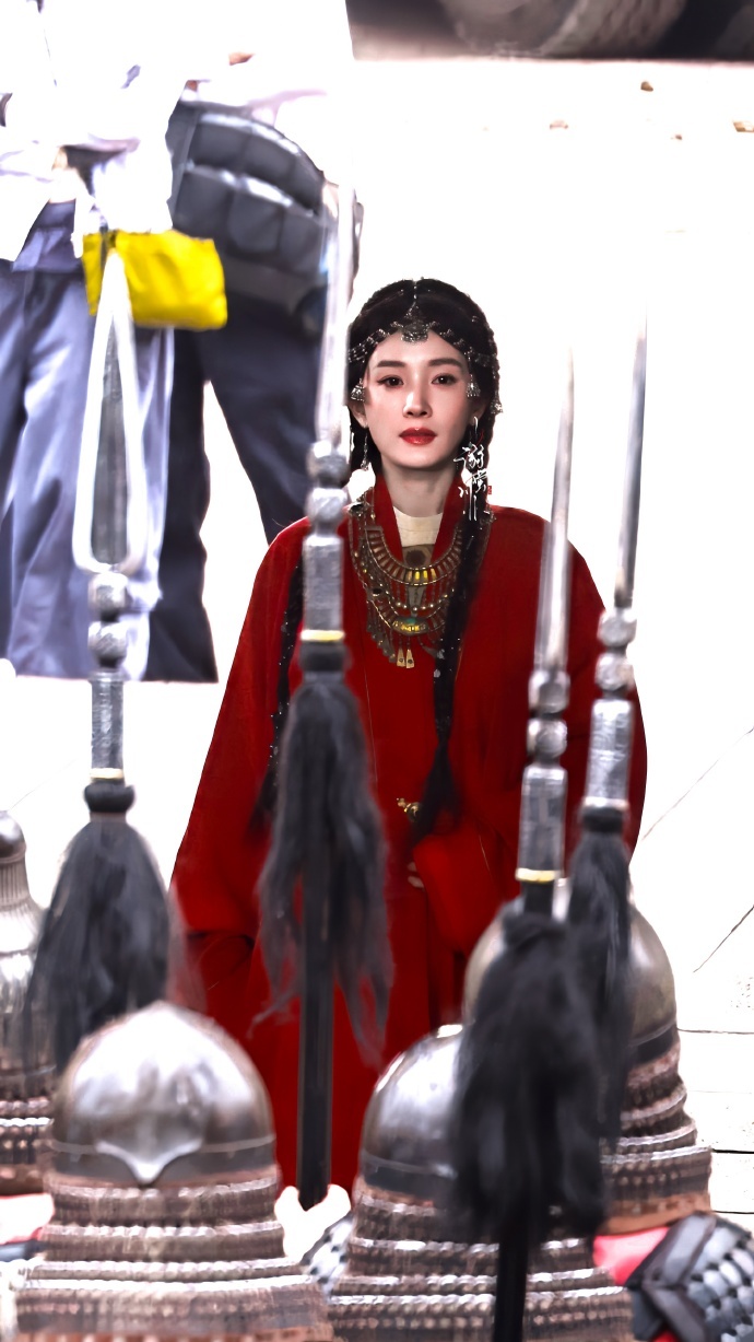 杨幂冯娷 姑姑今日又解锁新皮肤一身红衣真的美绝了