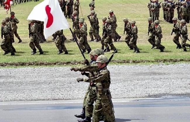 有人说：“如果和日本开战，我就选择投降。毕竟房贷、车贷这些负担国家也不会帮我承担