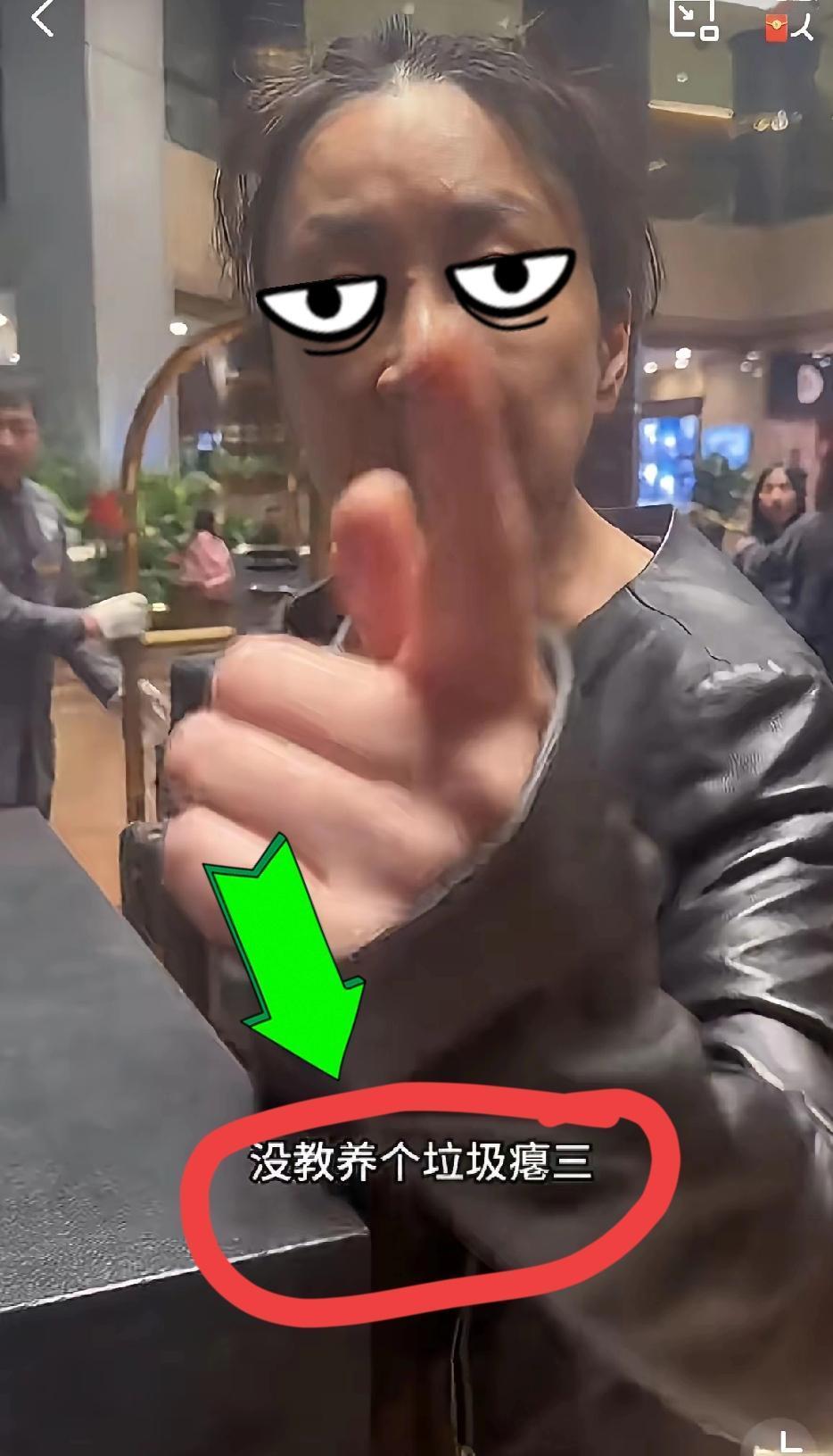 “外地人不要穿得像妖魔鬼怪，污染上海的环境！”一名上海土生土长的小仙女，在酒店健