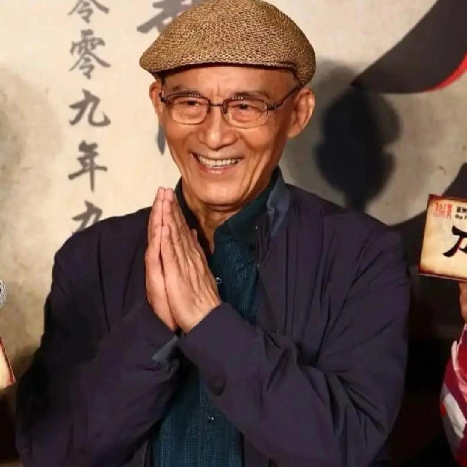 好奇查了一下游本昌的家世，
不查不知道，
一查太意外了，他父母虽然算不上有钱人，