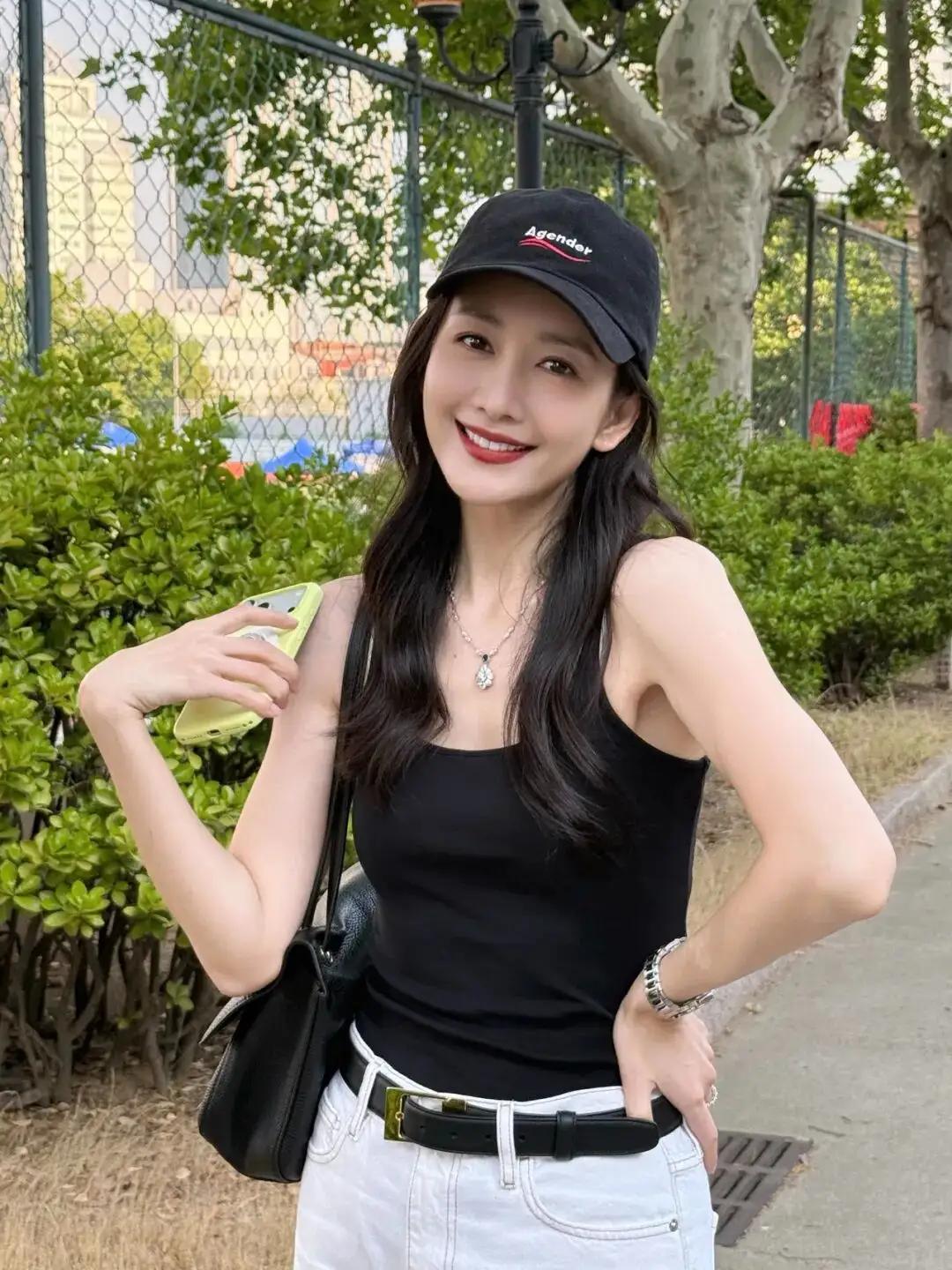 王晓晨自身条件优越，既不选择嫁入豪门，也不倾心于帅哥，而是选择了长相普通的俞灏明