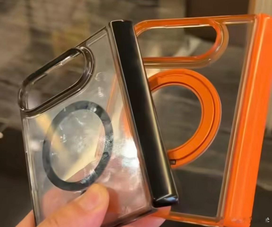 折叠iPhone手机壳曝光从手机壳的外观来看，这颜值着实不咋样，希望iPhone