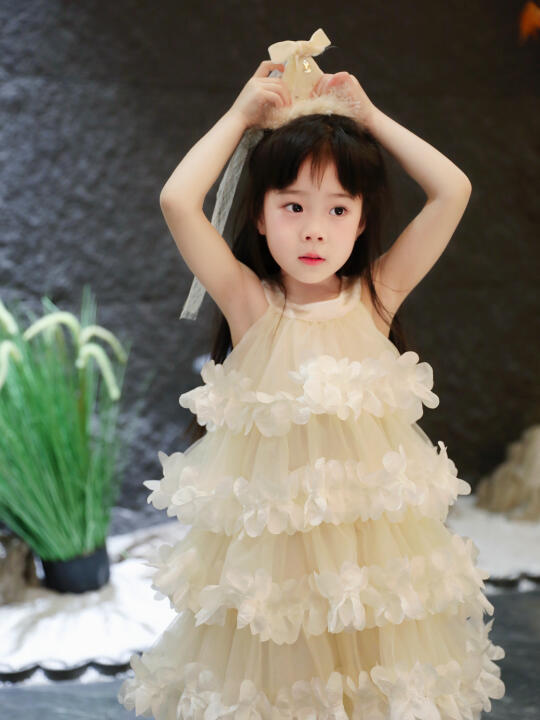 当普通女宝宝穿上网红裙子👗