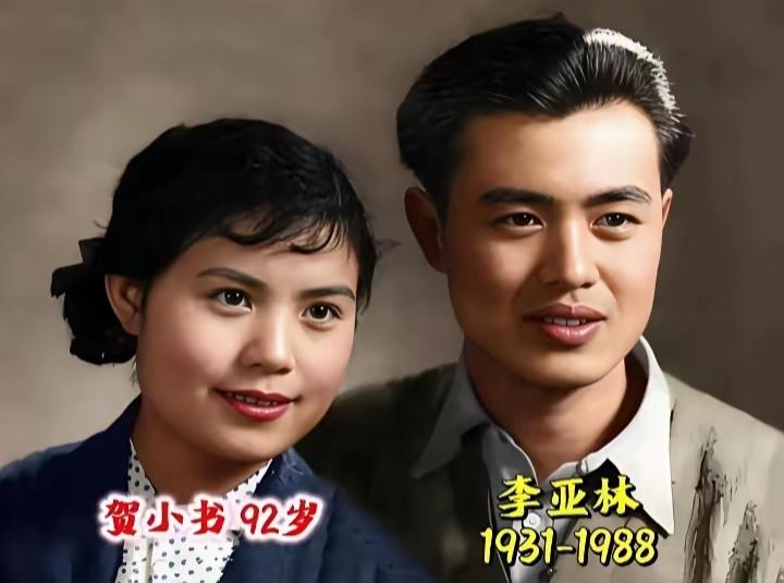 泛黄的老照片，记录着老一辈影人真实日常，抛开镜头雕琢，自然流露的目光温情满满，是