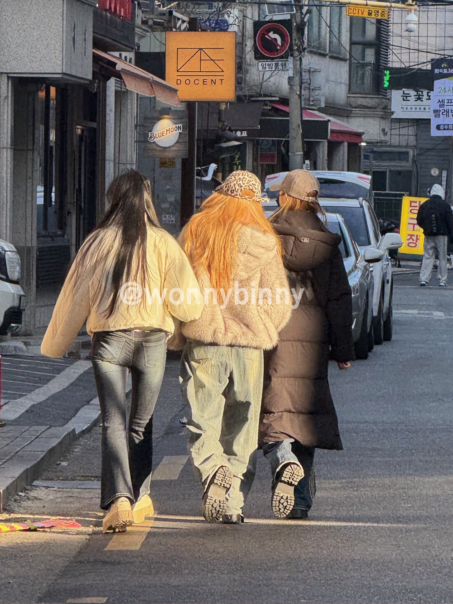 今天又在旷野被偶遇了黑色羽绒服冬日必备🥰.wonnybinny 