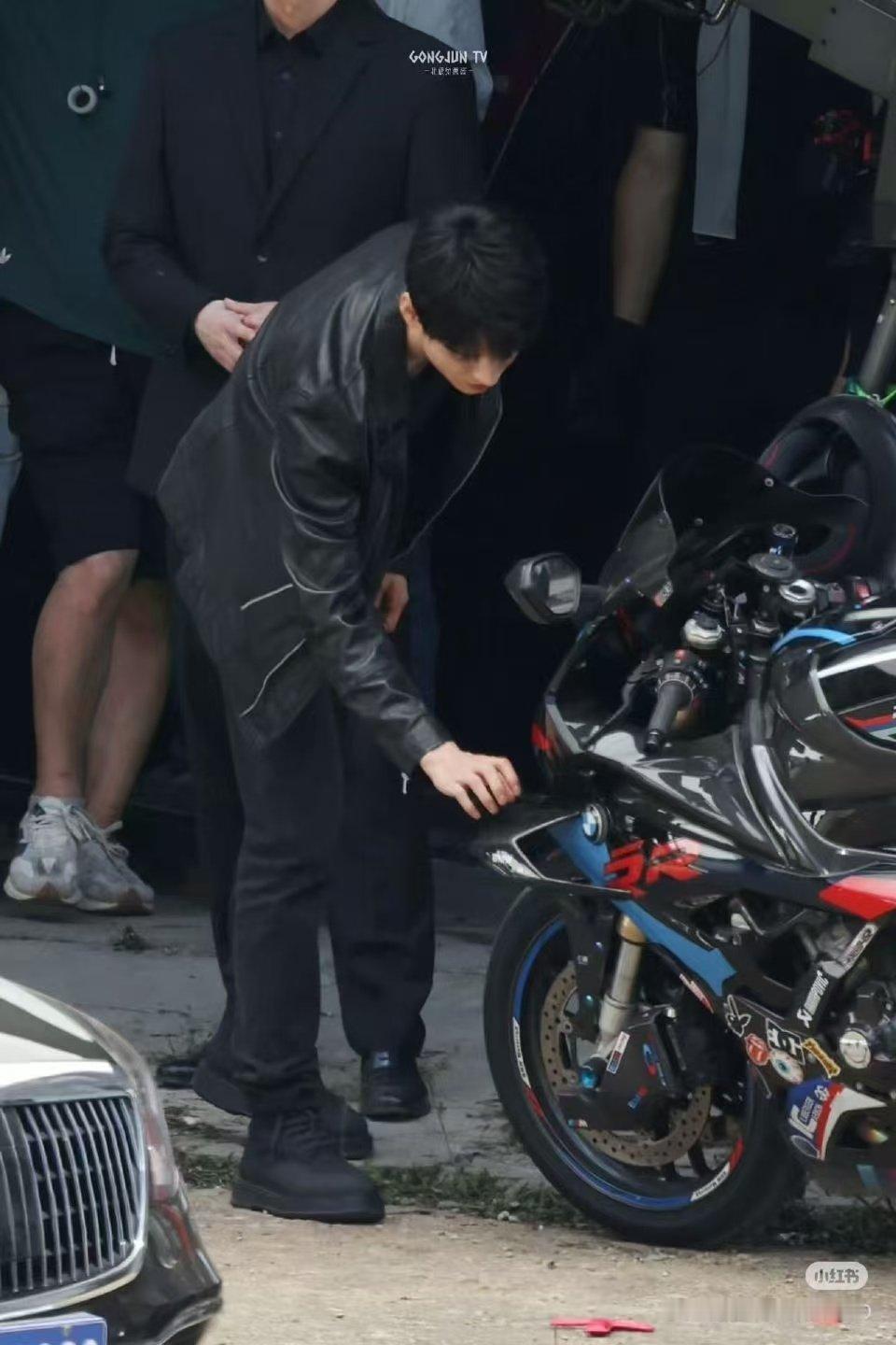龚俊第一个刑侦男主剧风过留痕 《风过留痕》不仅有悬疑和推理，还能看到叶谦在案件背