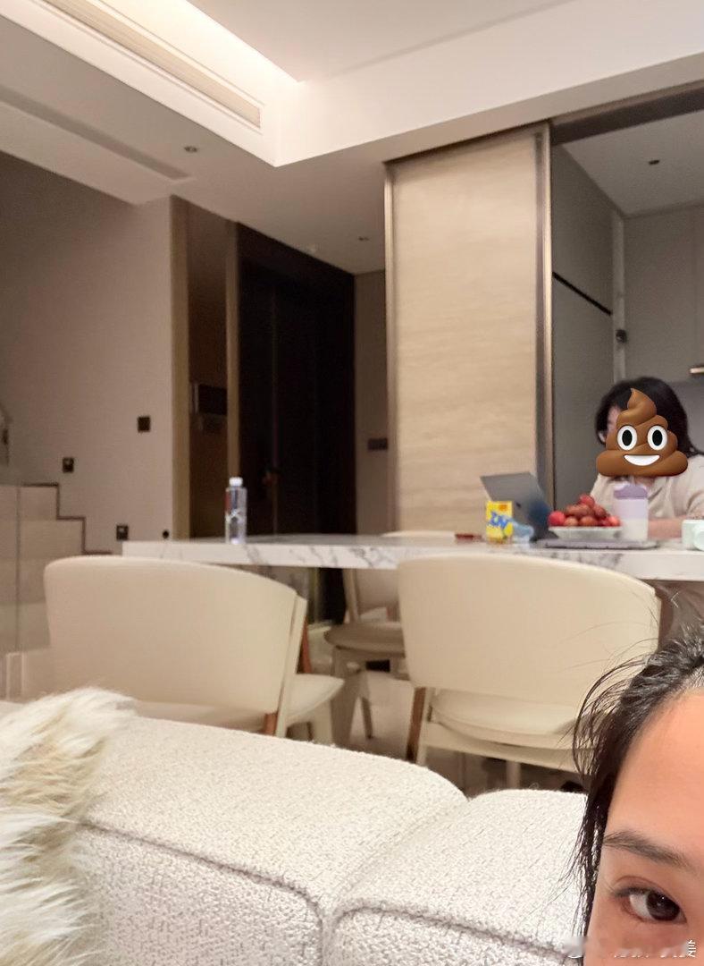 好不容易一起休息一天做完spa问她去不去看电影她说：想回家工作我突然就懂以前朋友
