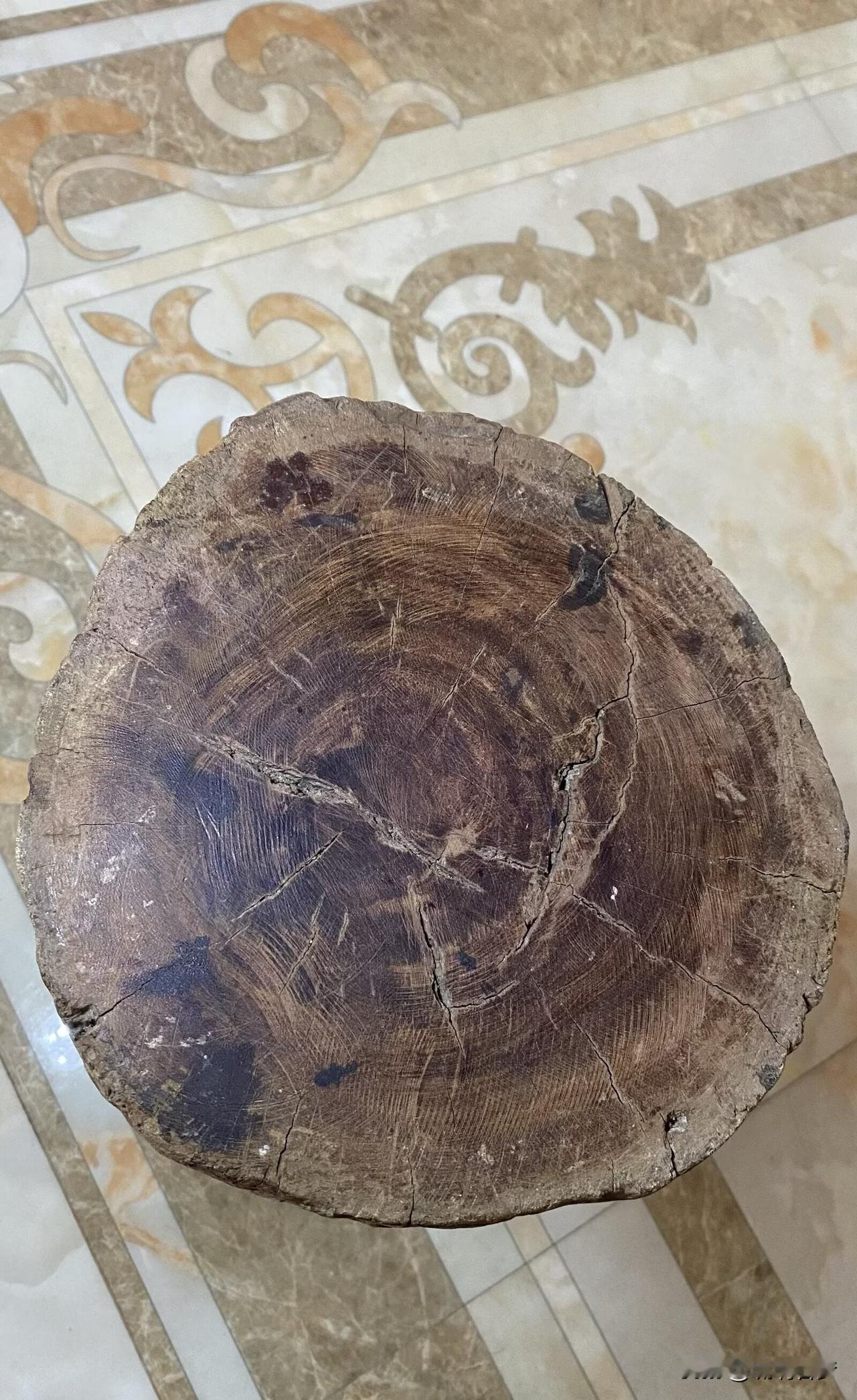 这是海南黄花梨原木还是老山檀香？

光看这一句，信息量几乎为零。一张图、一句问，