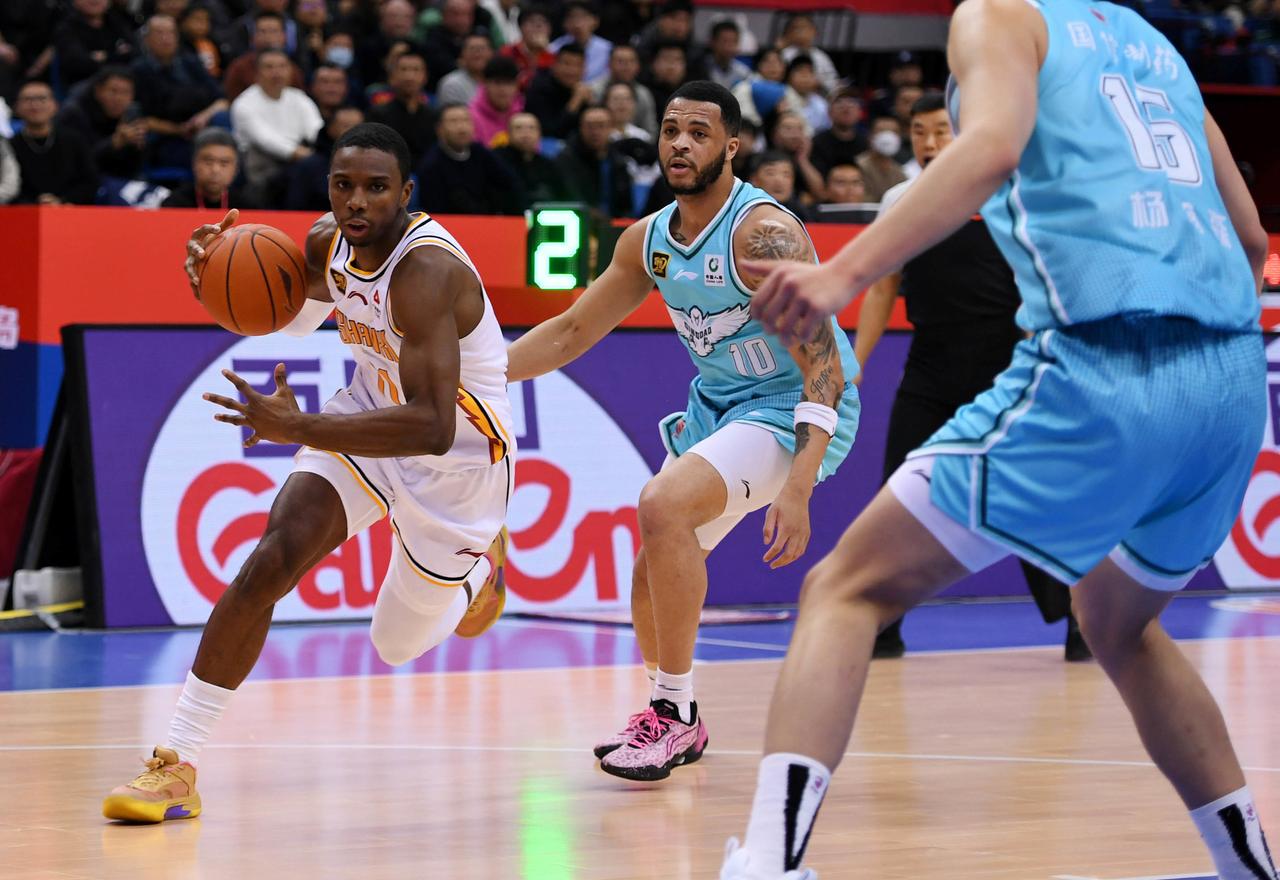 山西队果然成为了青岛队的出气筒，但他们为什么在上场比赛不敌对手？为什么会以三分的