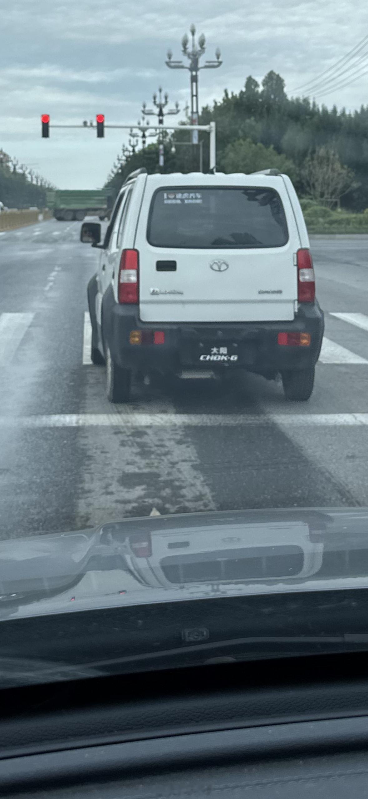 在路上开车最讨厌开老头乐的，又名“老年人低速代步车”，好多开老头乐的人普遍不会遵