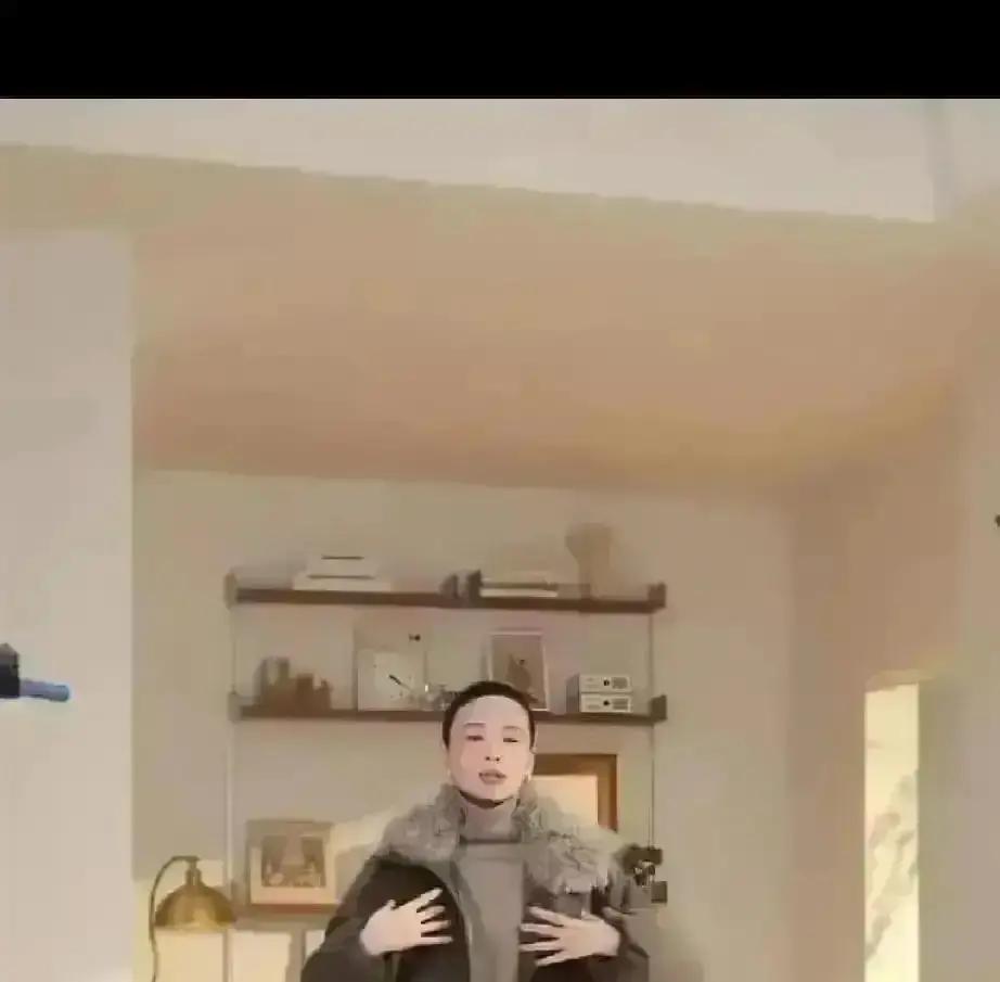 10分钟卖掉一万件，冰柜直播羽绒服
 
469块一件，直接扔进零下20度冰柜，泼