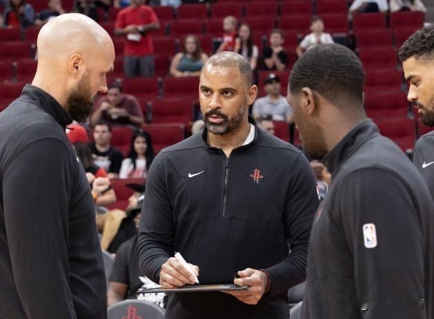 乌杜卡:芬尼史密斯这状态，你能让他打21分钟？奥科吉打的好好的被你DNP？
今天