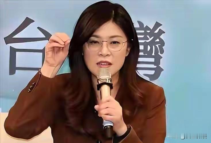 既然郑丽文赞同九二共识，为什么还要去美国背书？这不是自相矛盾吗？美国到底有什么吸