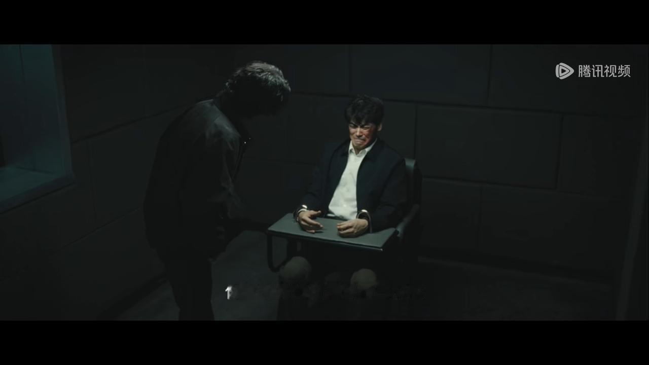 交锋看到金池中让我想起了前段时间有一个人也假冒什么联合国五星上将，还做了一身衣服
