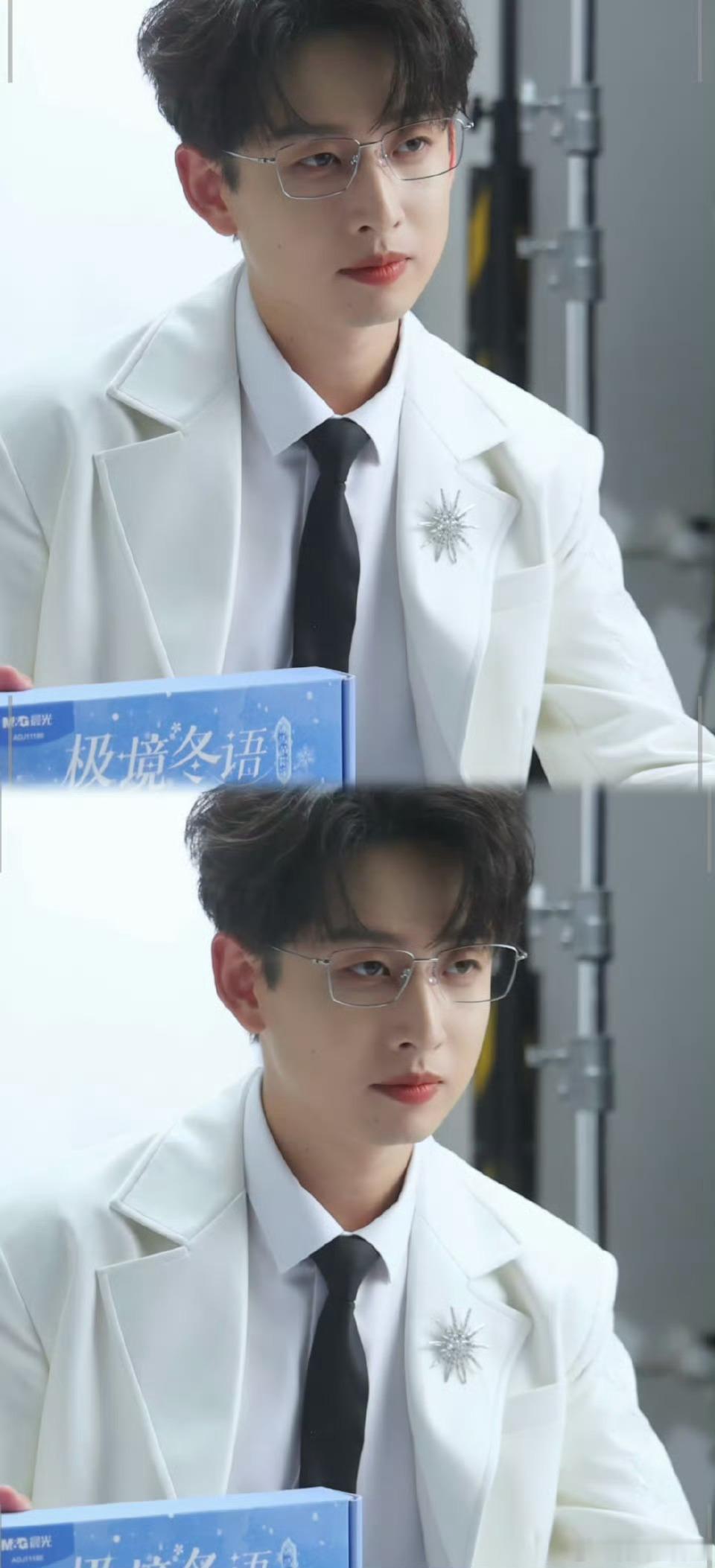 一套纯白西装帅出高级感，一套蓝白学院风溢出少年气，小齐的造型适配各种场景，从校园