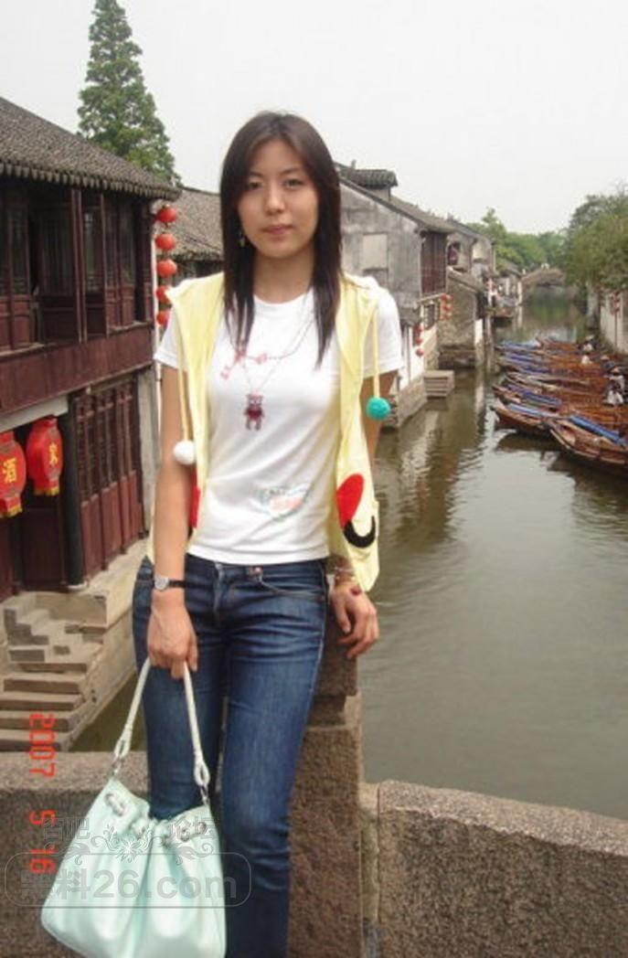 那年，一对情侣在旅游景区度过了一段美好的时光


有人见过吗？