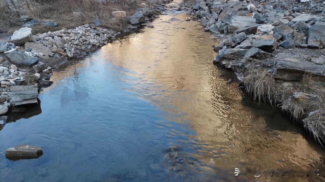 流水汤汤，绿草悠在